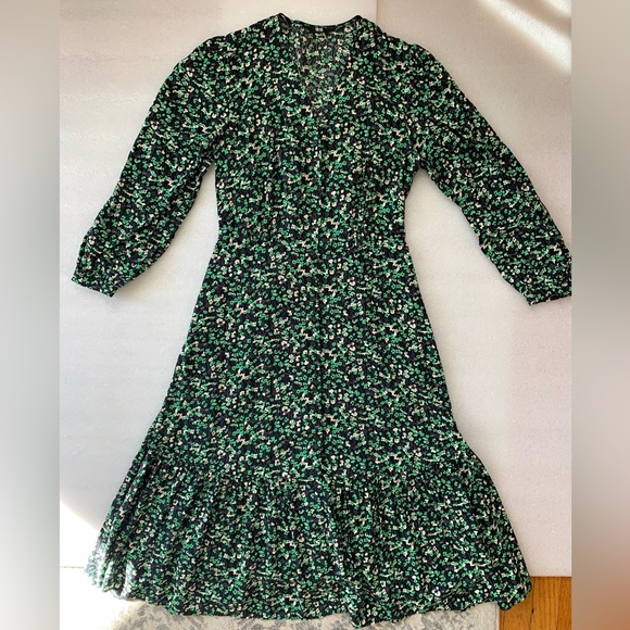 Uniqlo Black and Green Floral Patterned Dress. Size S. - Picture 1 of 7